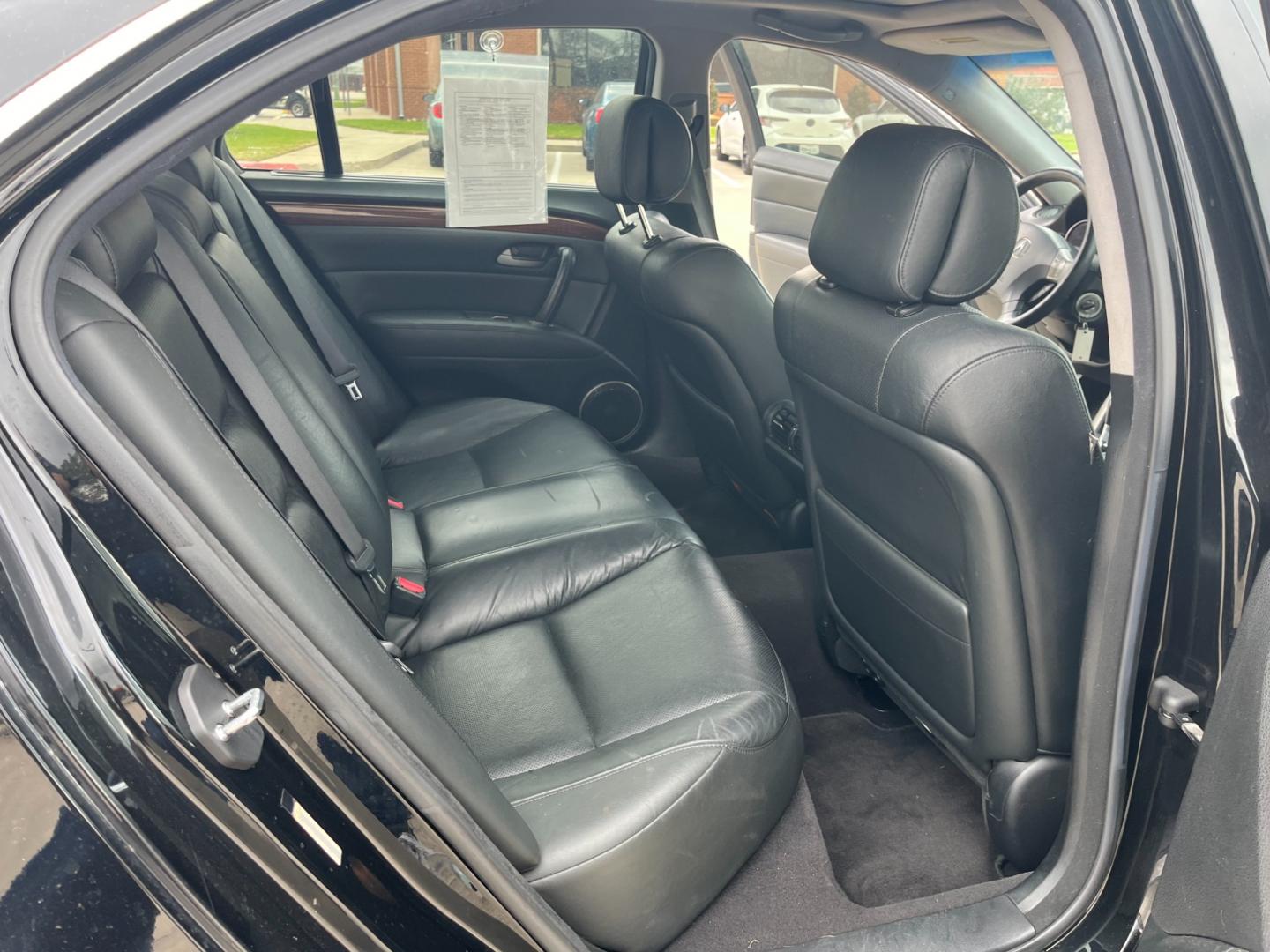 2005 Black /black Acura RL 3.5RL with Navigation System (JH4KB165X5C) with an 3.5L V6 SOHC 24V engine, 5-Speed Automatic Overdrive transmission, located at 14700 Tomball Parkway 249, Houston, TX, 77086, (281) 444-2200, 29.928619, -95.504074 - Photo#12